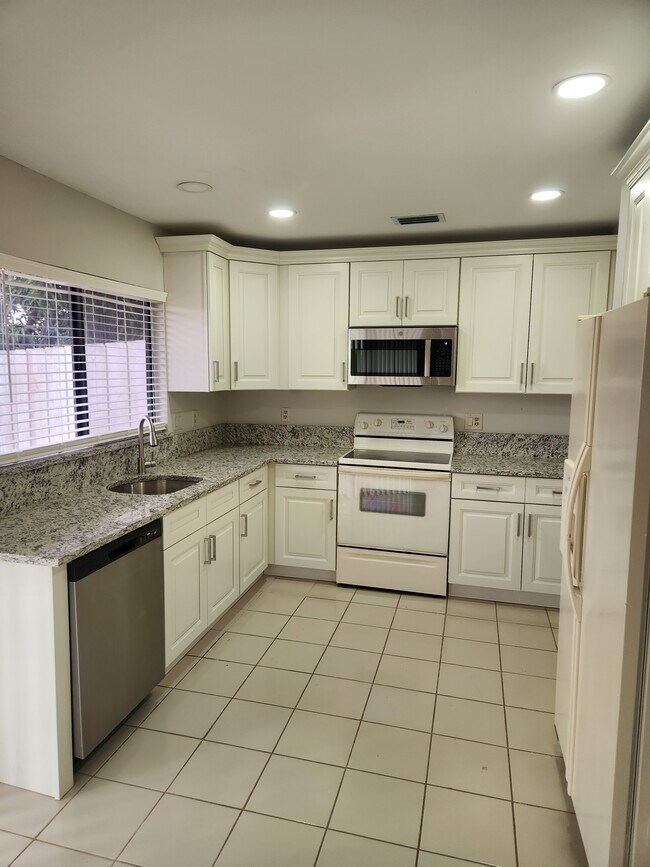 Building Photo - 9712 Saratoga Park Ct