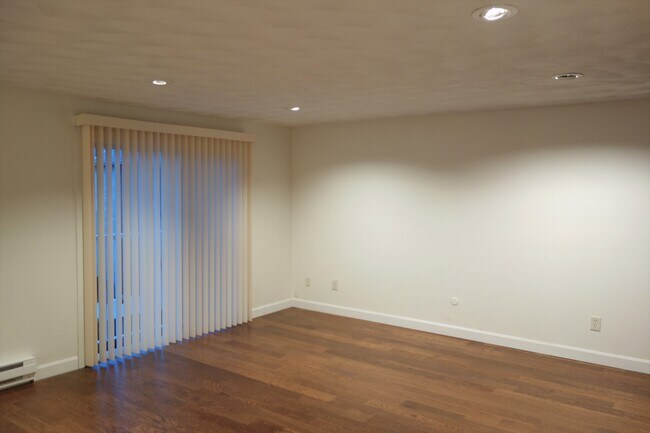 Foto del edificio - 300 Smithfield Rd