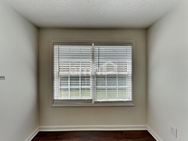 Foto del edificio - 112 Charlotte Ct