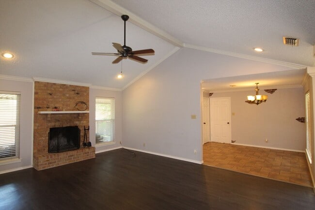 Building Photo - Tour Today! 3 Bedroom 2 Bath Home In Tyler ISD!