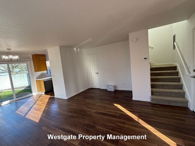 Foto del edificio - 737 Judith Ct