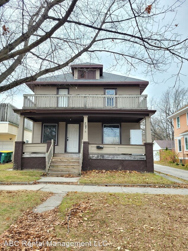 Primary Photo - 4 br, 1 bath House - 707 North Ashland Avenue