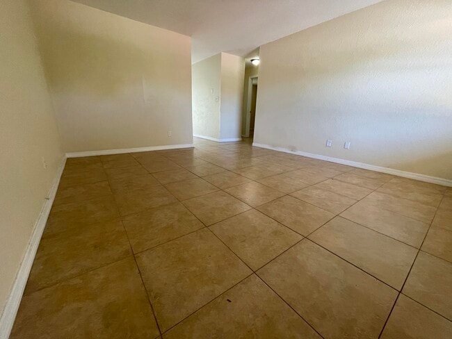 Building Photo - 951 Skylark Dr