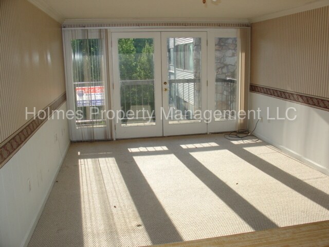 Building Photo - 2749 Sullins St