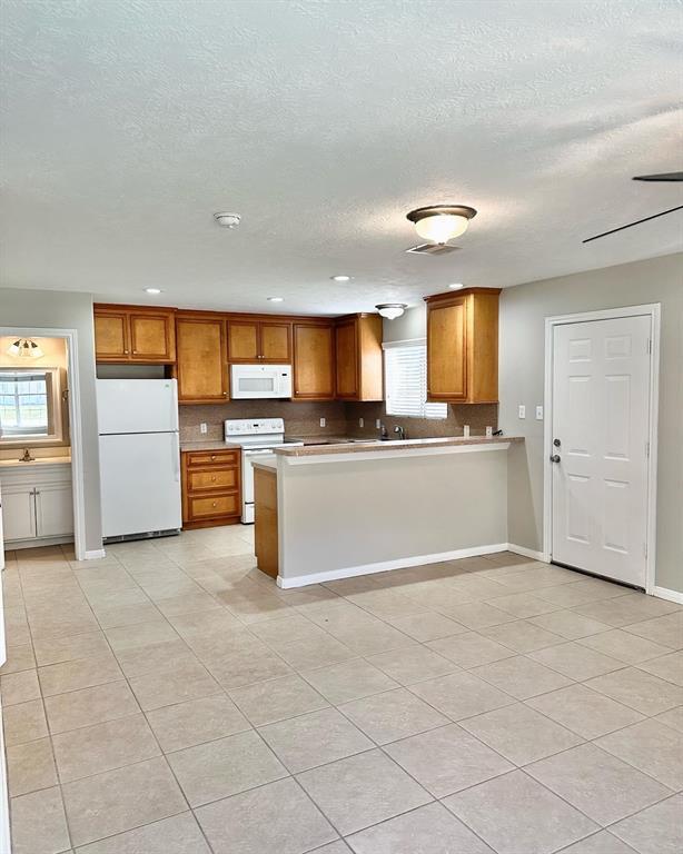 403 N Howard St Unit 2, Tomball, TX 77375 Room for Rent in Tomball