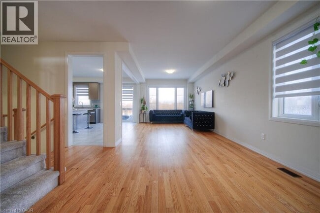 Building Photo - 67 Crossmore Cres