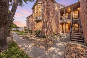 Building Photo - 2255 Braeswood Park Dr