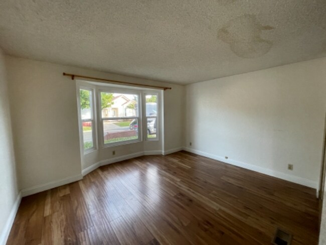 Building Photo - 1409 Spring Tree Ln