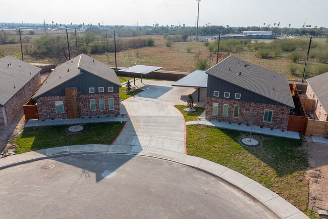 Foto del edificio - 1007 Hidden Hills St