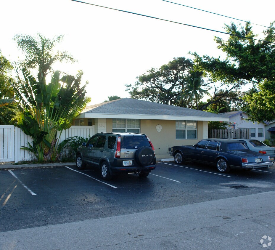 Foto del edificio - 824 NE 17th Ter