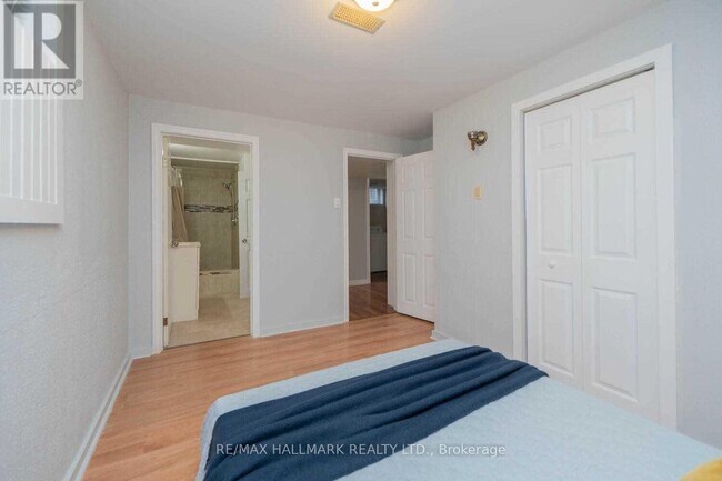 Photo du bâtiment - 218 Silverbirch Dr