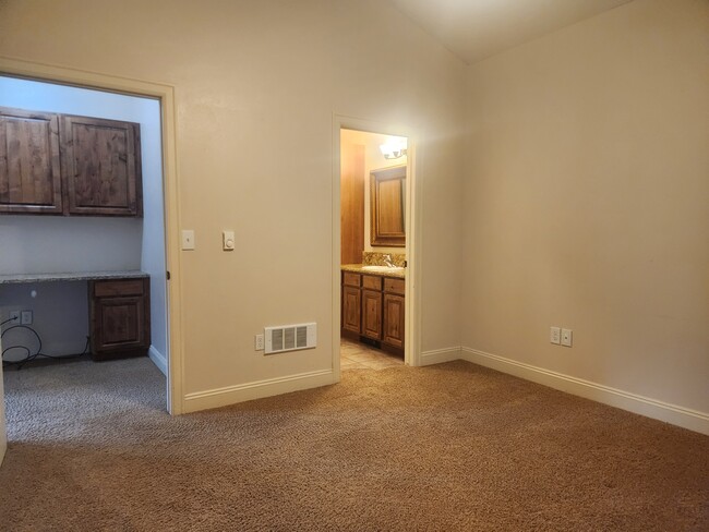 master bedroom - 4100 Mullan Rd