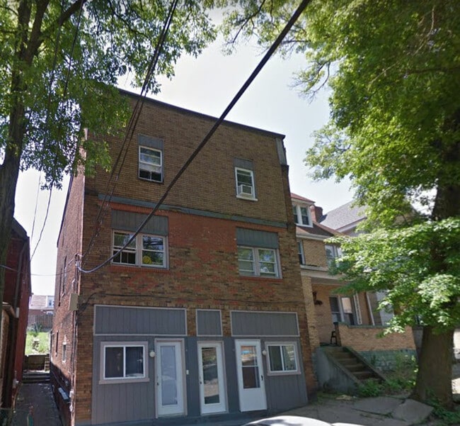 Building Photo - 616 Montclair St