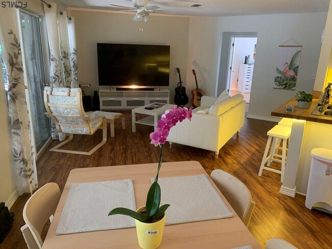 Foto del edificio - 56 Edward Dr