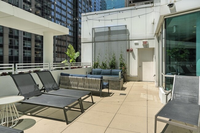Building Photo - 159 E Ohio St