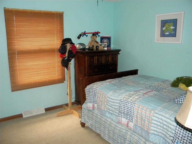 Building Photo - 4400 S Marion Rd