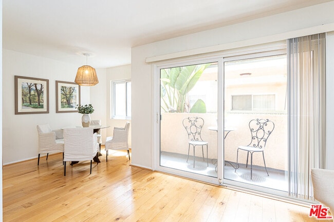 Foto del edificio - 914 Lincoln Blvd