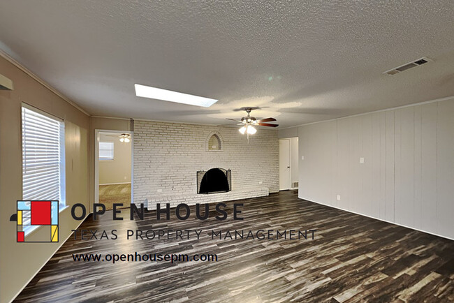 Building Photo - 2109 Tamworth Ct Bedford