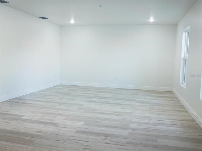 Building Photo - 2201 Conway Dr
