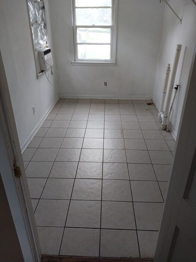 Building Photo - Corner Home - Rent Ready!