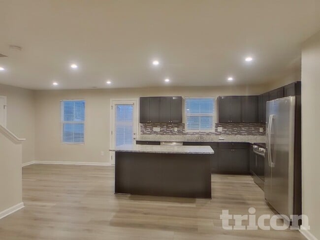 Building Photo - 110 Weymouth Ave