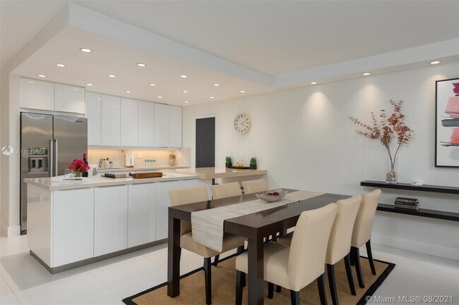 Foto del edificio - 161 Crandon Blvd
