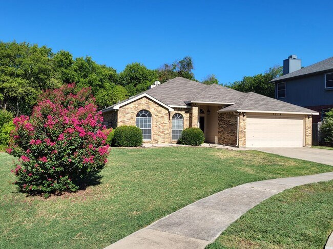 Foto del edificio - 3519 Daisy Ln