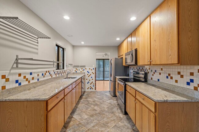 Foto del edificio - 431 Lynetree Dr