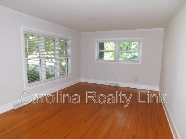 Foto del edificio - 6300 Candlewood Dr