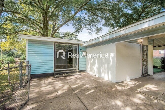 Photo - Thoughtfully Updated 3/1 in Westwood House