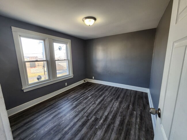 Building Photo - Twin home with stainless appliances, centr...