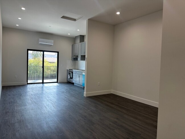 Photo - 1702 S Hoover St Apartment