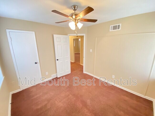 Foto del edificio - 4947 Teal Ave