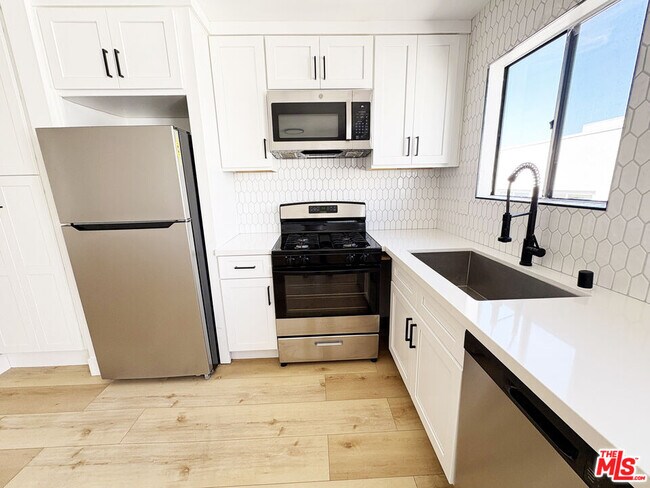 Foto del edificio - 5440 Carlton Way