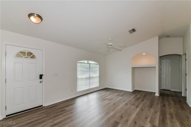 Foto del edificio - 3259 Toluca Terrace