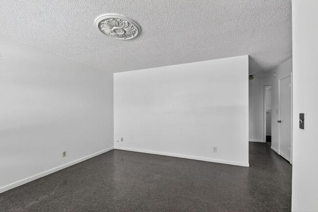 Building Photo - 1406 Barton Rd