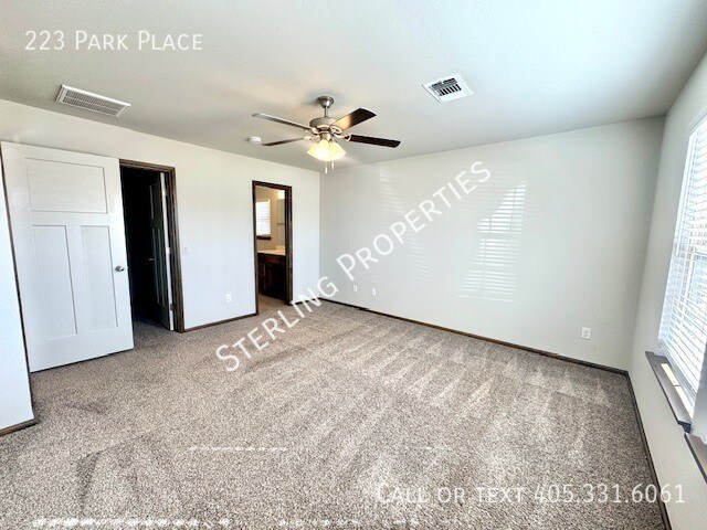 Building Photo - 223 Park Pl