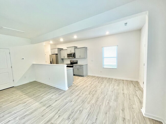 Building Photo - NEW 3BD/2.5BTH Townhome minutes from I-85 ...
