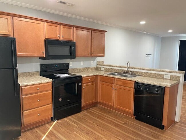 Building Photo - Townhome in Midway Park - Boyington Place!