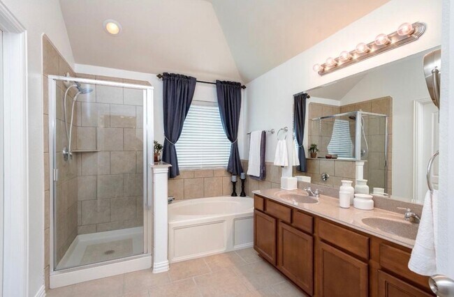 Foto del edificio - 2822 Lockeridge Cove Dr