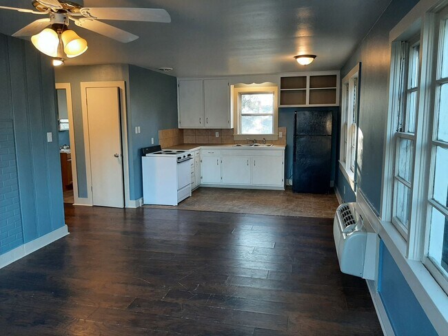 Foto del edificio - 609 N Oak St