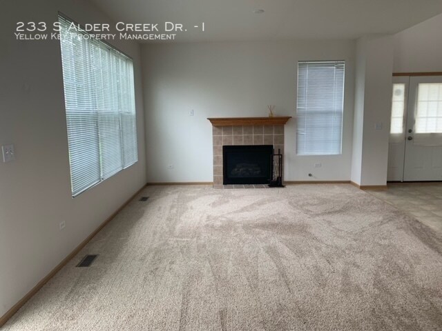 Building Photo - 233 S Alder Creek Dr