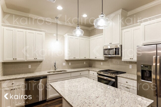 Building Photo - 6614 Roux Dr