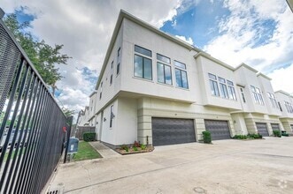 Building Photo - 24 N Hutcheson St