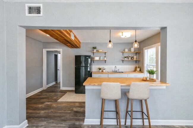 Foto del edificio - 4615 Schroeder St