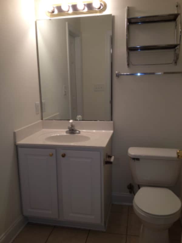 Building Photo - 1016 Hickory Dr