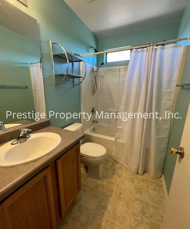Building Photo - 4BR/2.5BA Nestled in the Heart of Los Arroyos!!