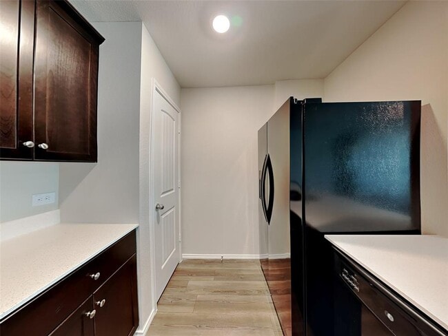 Building Photo - 305 Anvil Dr