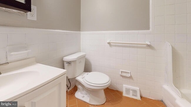 Building Photo - 2037 Beyer Ave