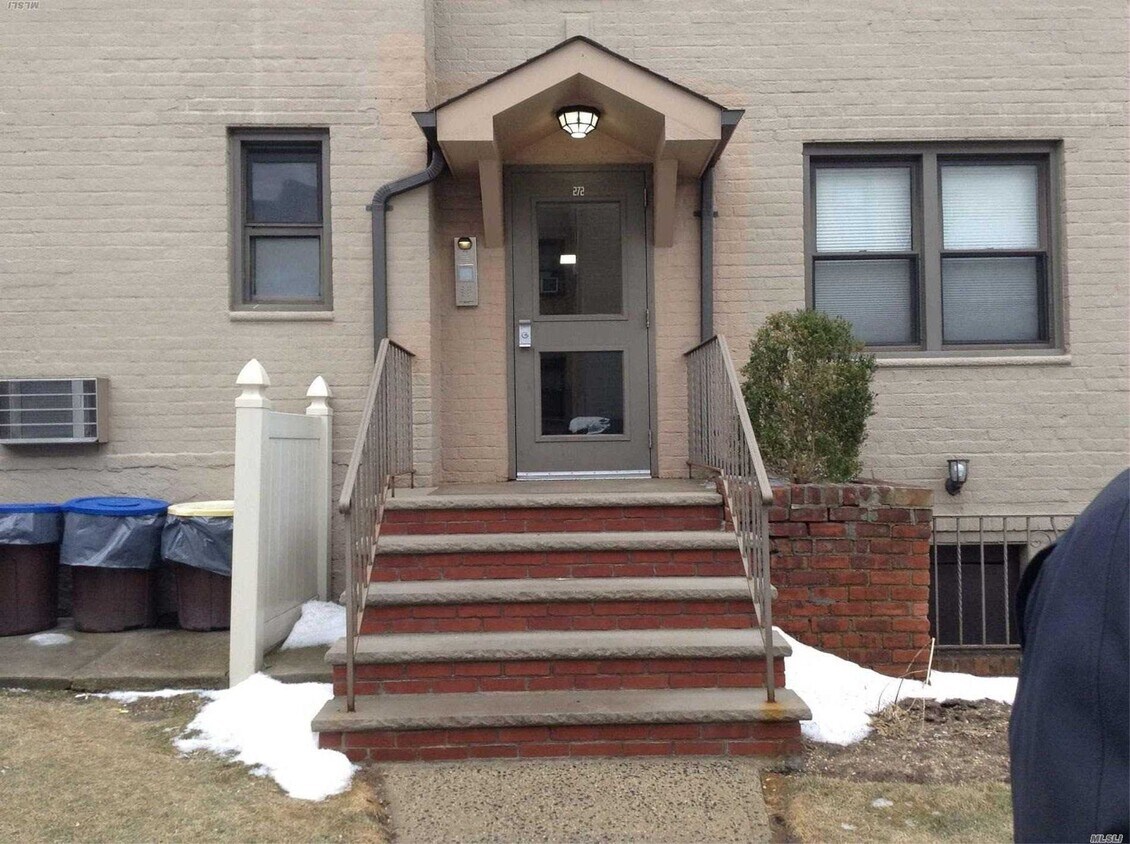 Primary Photo - 272 Cedarhurst Ave